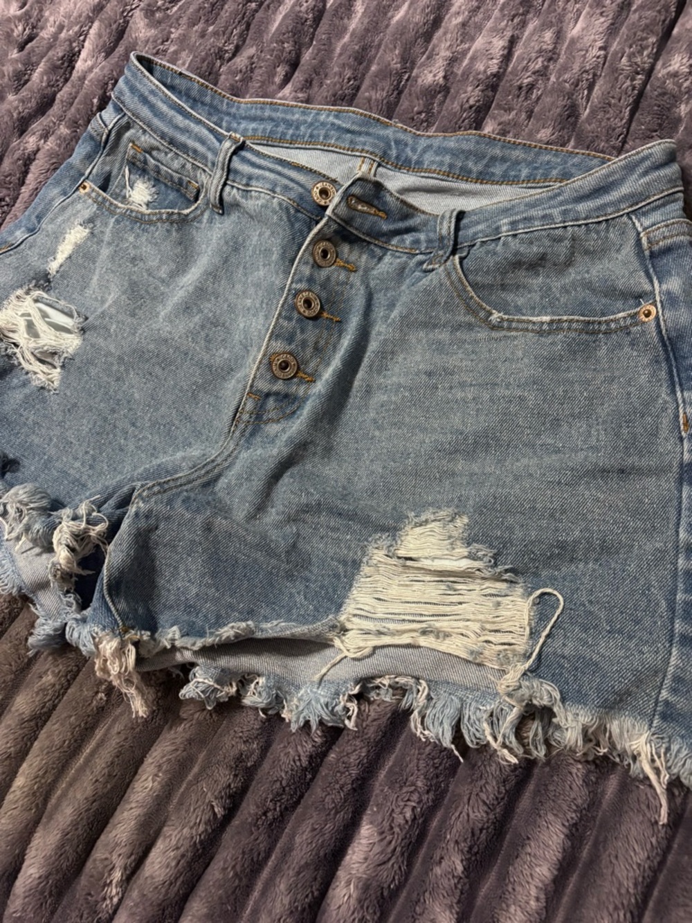 Distressed High-Waist Denim Shorts - Light Blue Size US 18/34W - Picture 2 of 6